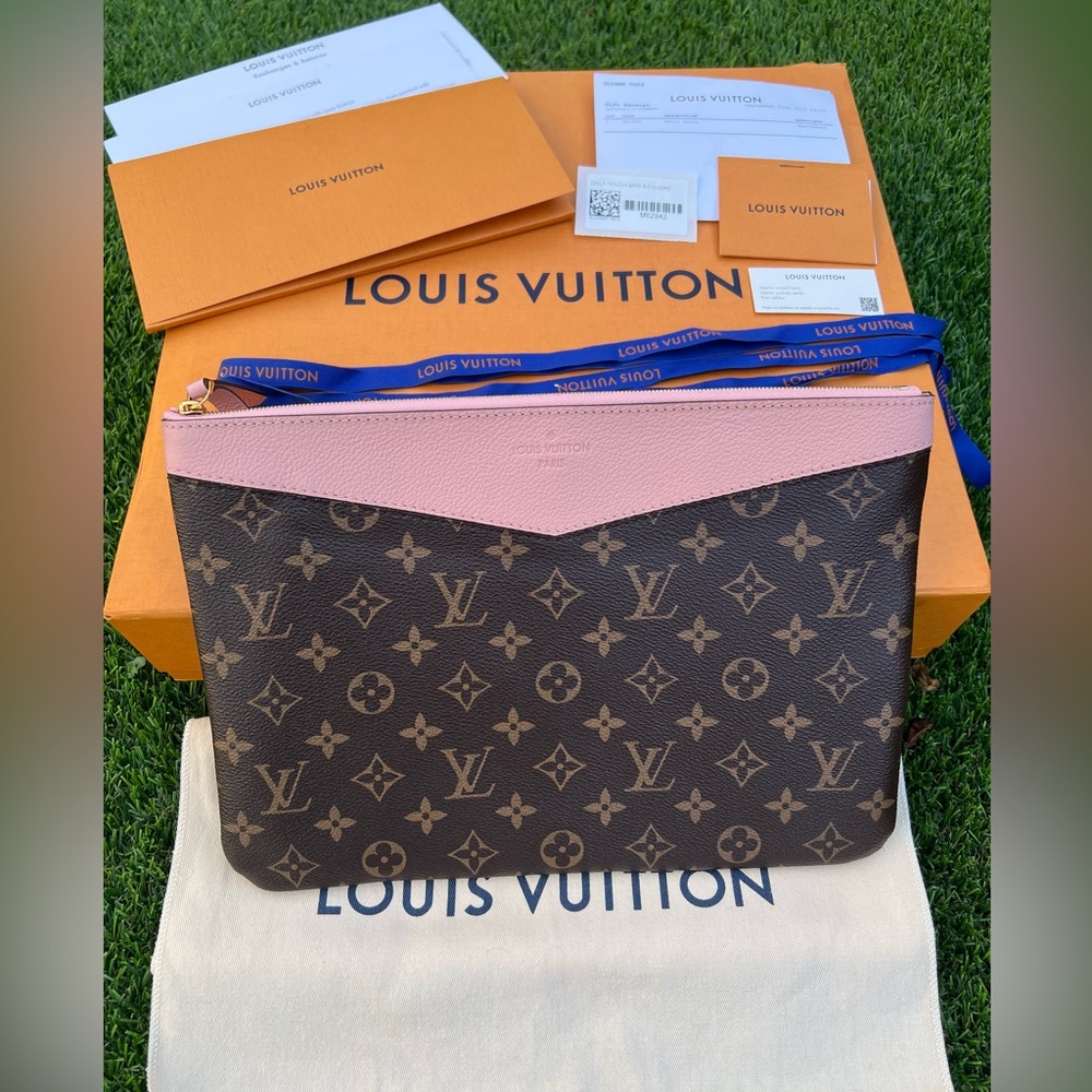 ❌SOLD❌Louis Vuitton Daily Pouch Monogram Rose Ballerine